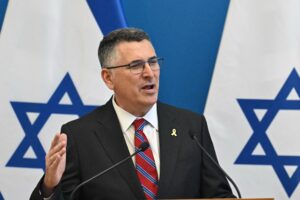 Gideon Sa’ar Slams EU Sanctions as “Political” in Escalating Israel-Europe Dispute