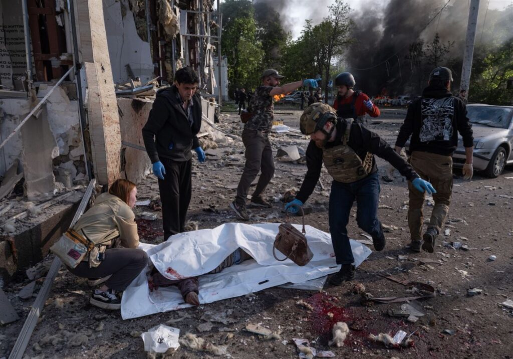Russia Kills 22 in Ukraine Strikes Hours Before Victory Day Ceasefire — Zelensky Calls It “Utter Cynicism