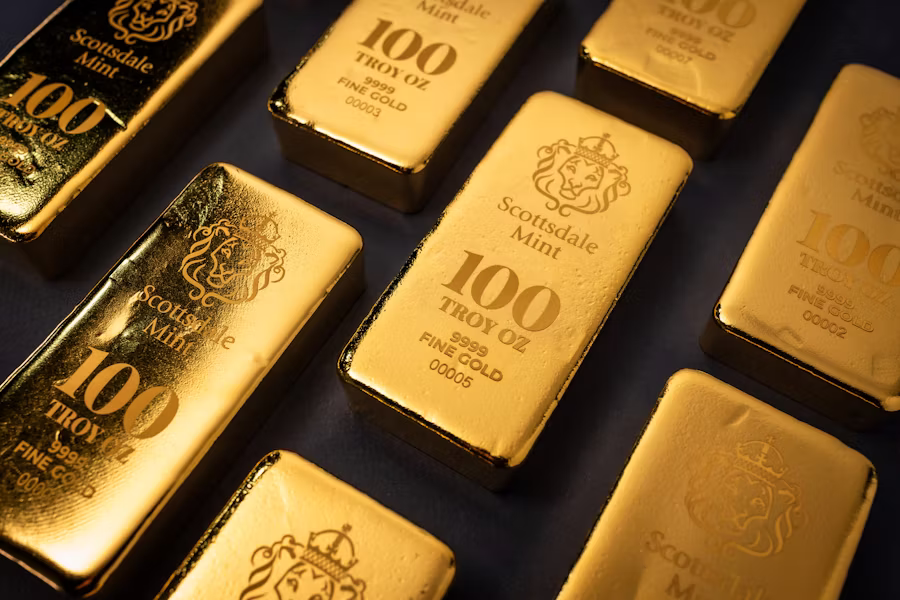 Investors Shift Toward Safe-Haven Assets During Market Volatility
